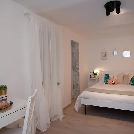 Atheneum Apartment *