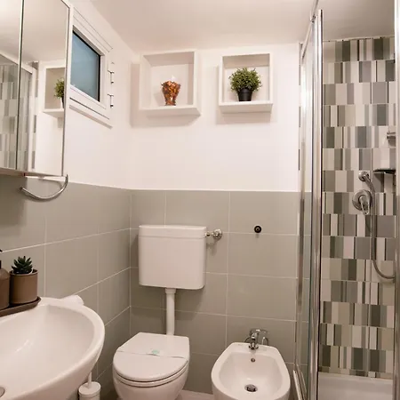 Atheneum Apartment *